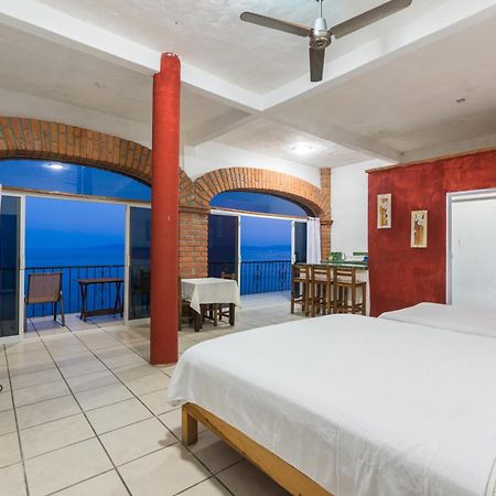 Traditional Sierra Leon Oceanfront Rooms - Adults Only Пуэрто-Вальярта Экстерьер фото