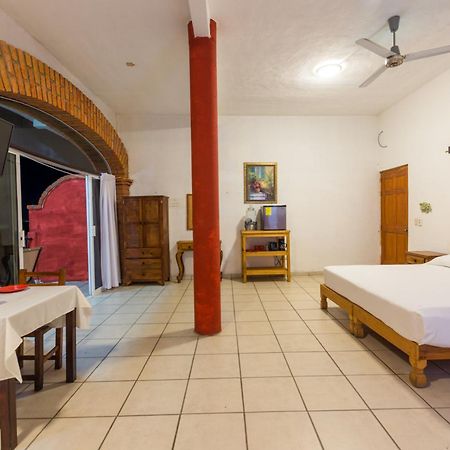 Traditional Sierra Leon Oceanfront Rooms - Adults Only Пуэрто-Вальярта Экстерьер фото