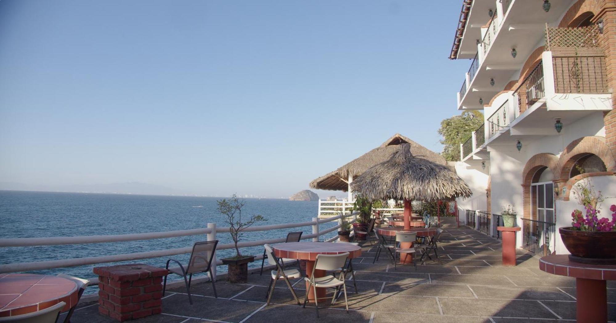Traditional Sierra Leon Oceanfront Rooms - Adults Only Пуэрто-Вальярта Экстерьер фото