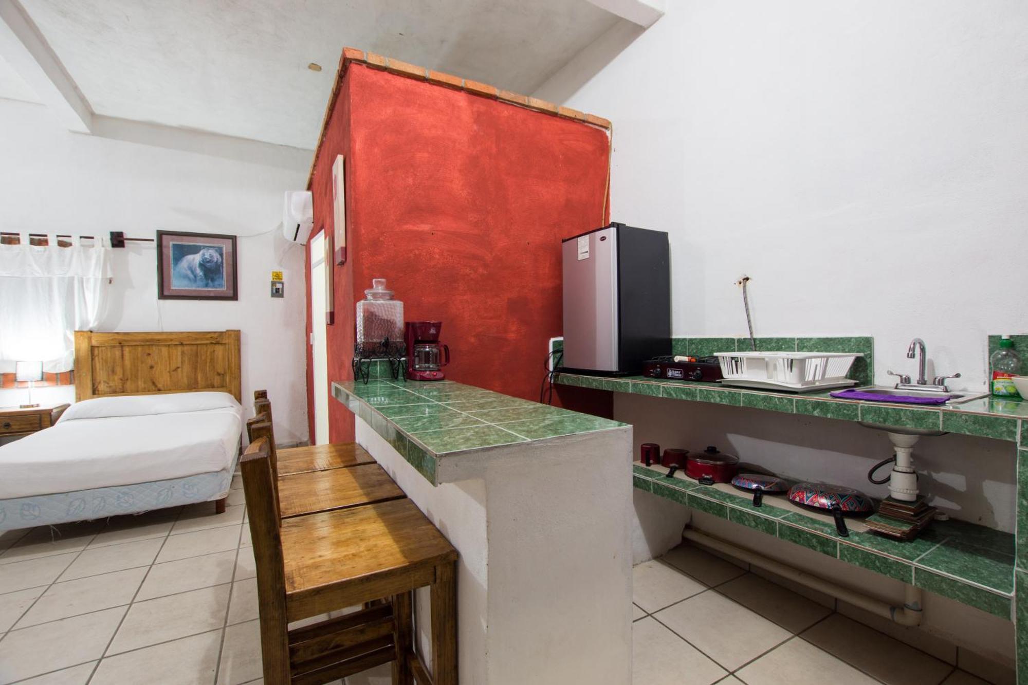 Traditional Sierra Leon Oceanfront Rooms - Adults Only Пуэрто-Вальярта Экстерьер фото