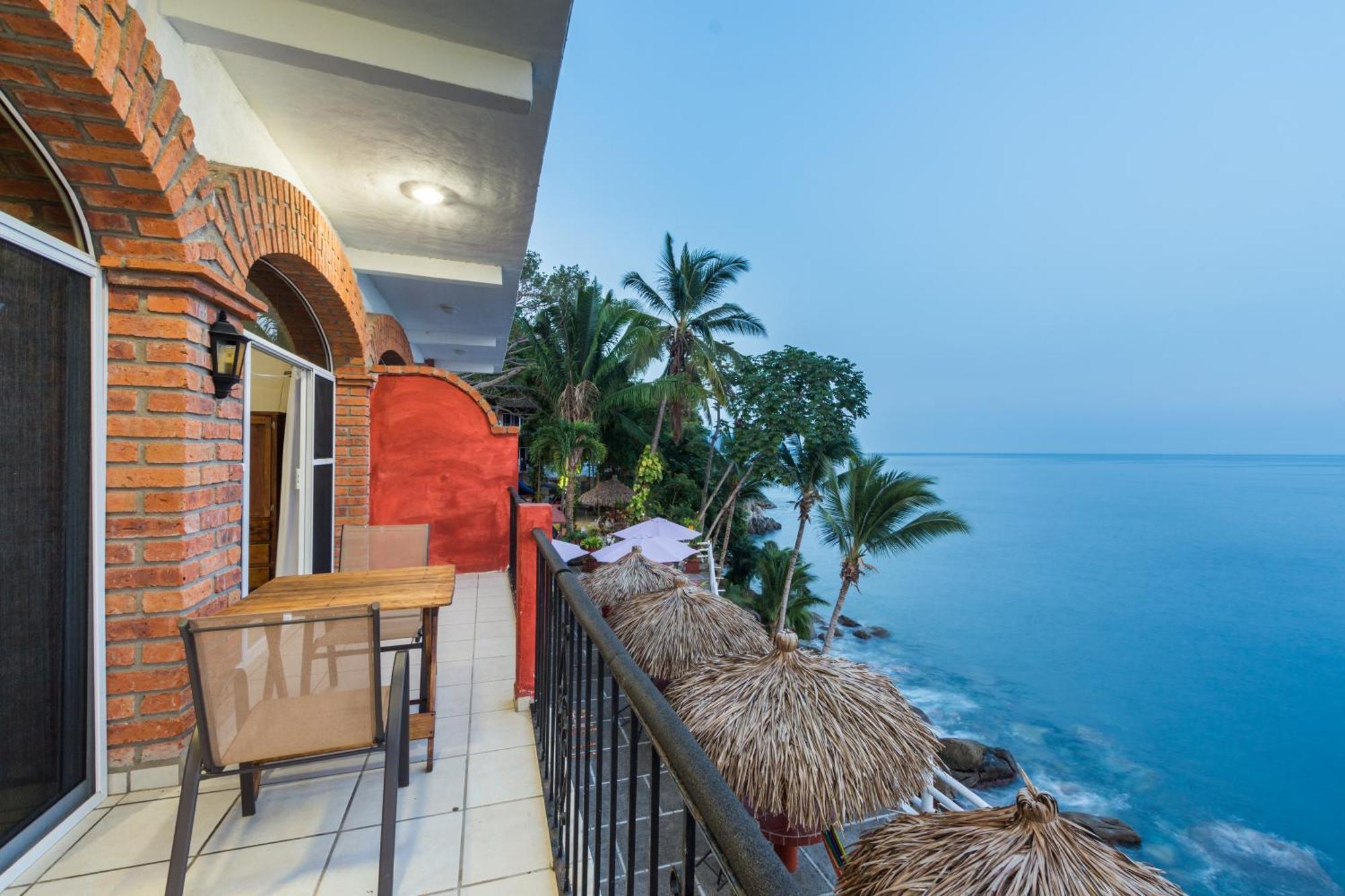 Traditional Sierra Leon Oceanfront Rooms - Adults Only Пуэрто-Вальярта Экстерьер фото