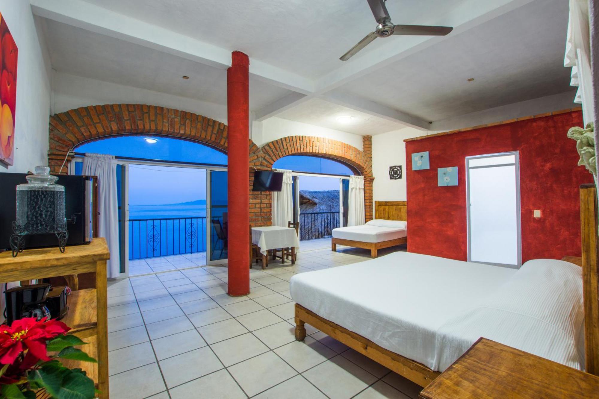Traditional Sierra Leon Oceanfront Rooms - Adults Only Пуэрто-Вальярта Экстерьер фото