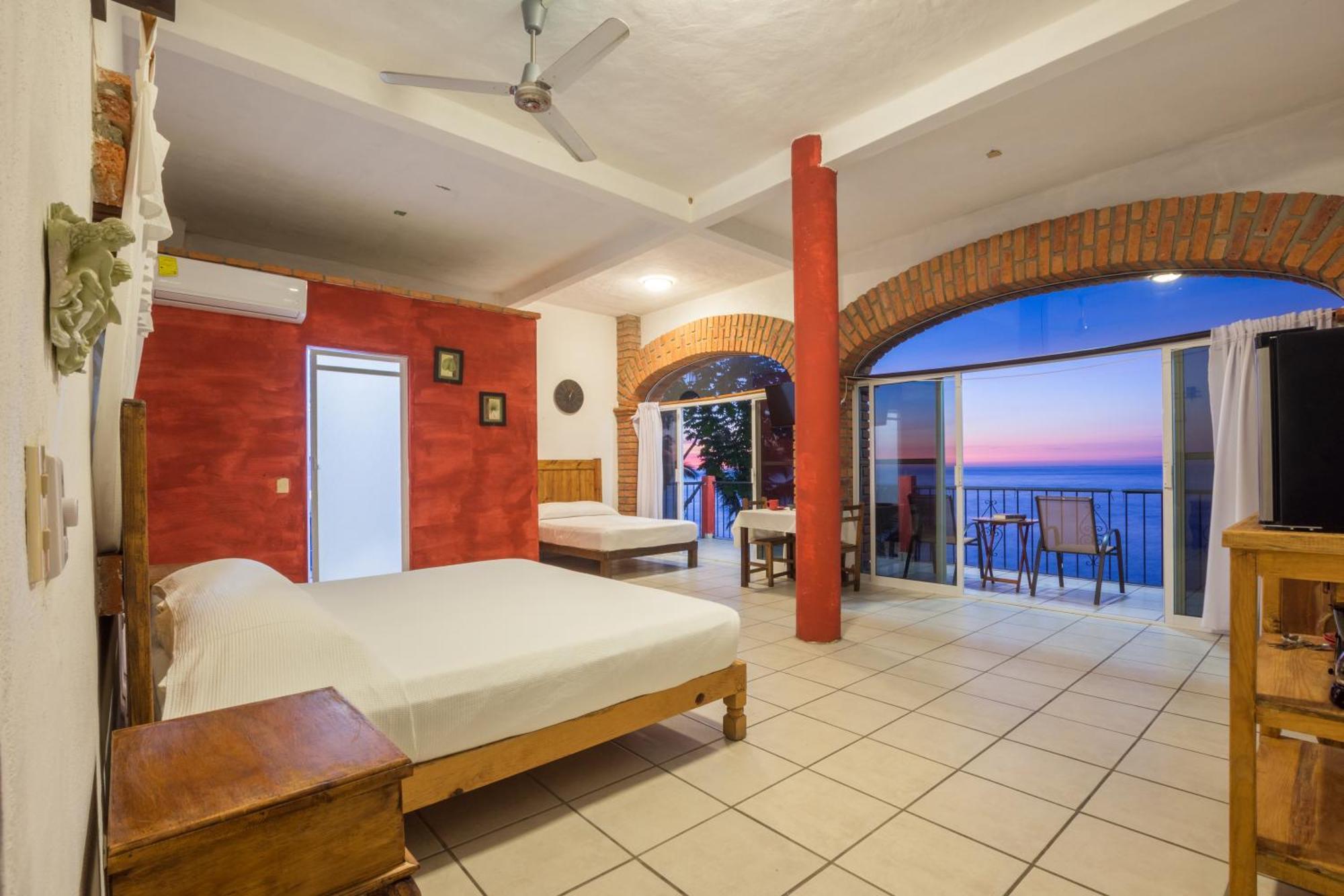 Traditional Sierra Leon Oceanfront Rooms - Adults Only Пуэрто-Вальярта Экстерьер фото
