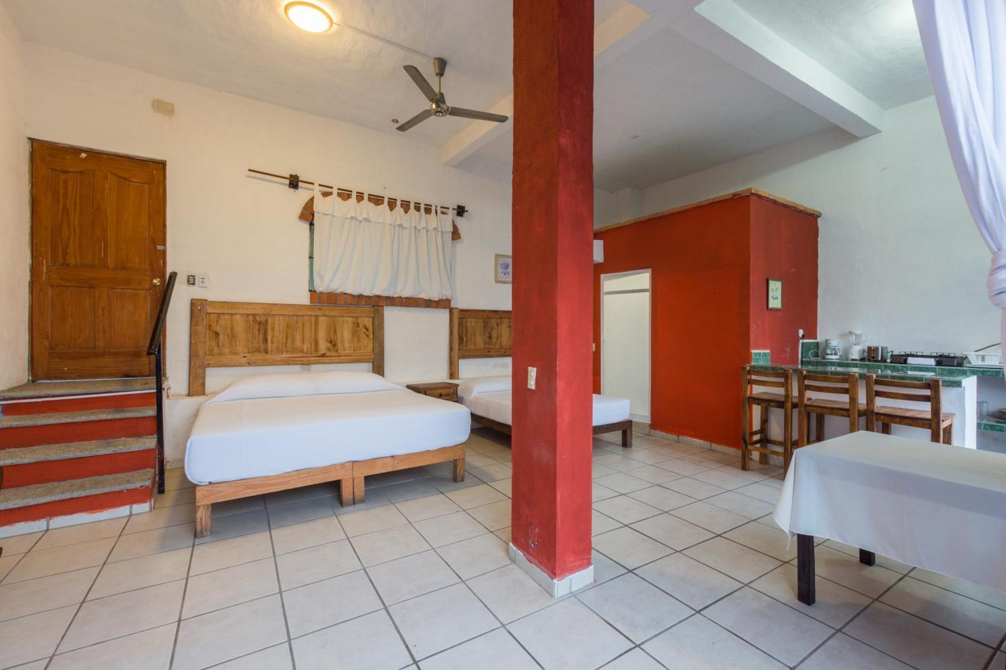 Traditional Sierra Leon Oceanfront Rooms - Adults Only Пуэрто-Вальярта Экстерьер фото