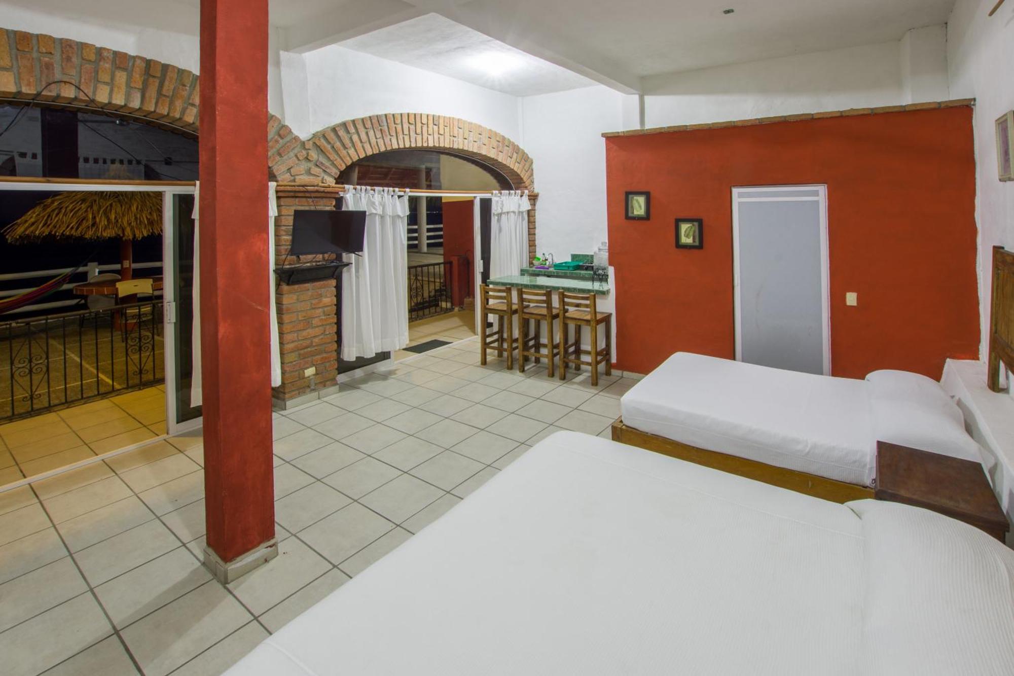 Traditional Sierra Leon Oceanfront Rooms - Adults Only Пуэрто-Вальярта Экстерьер фото