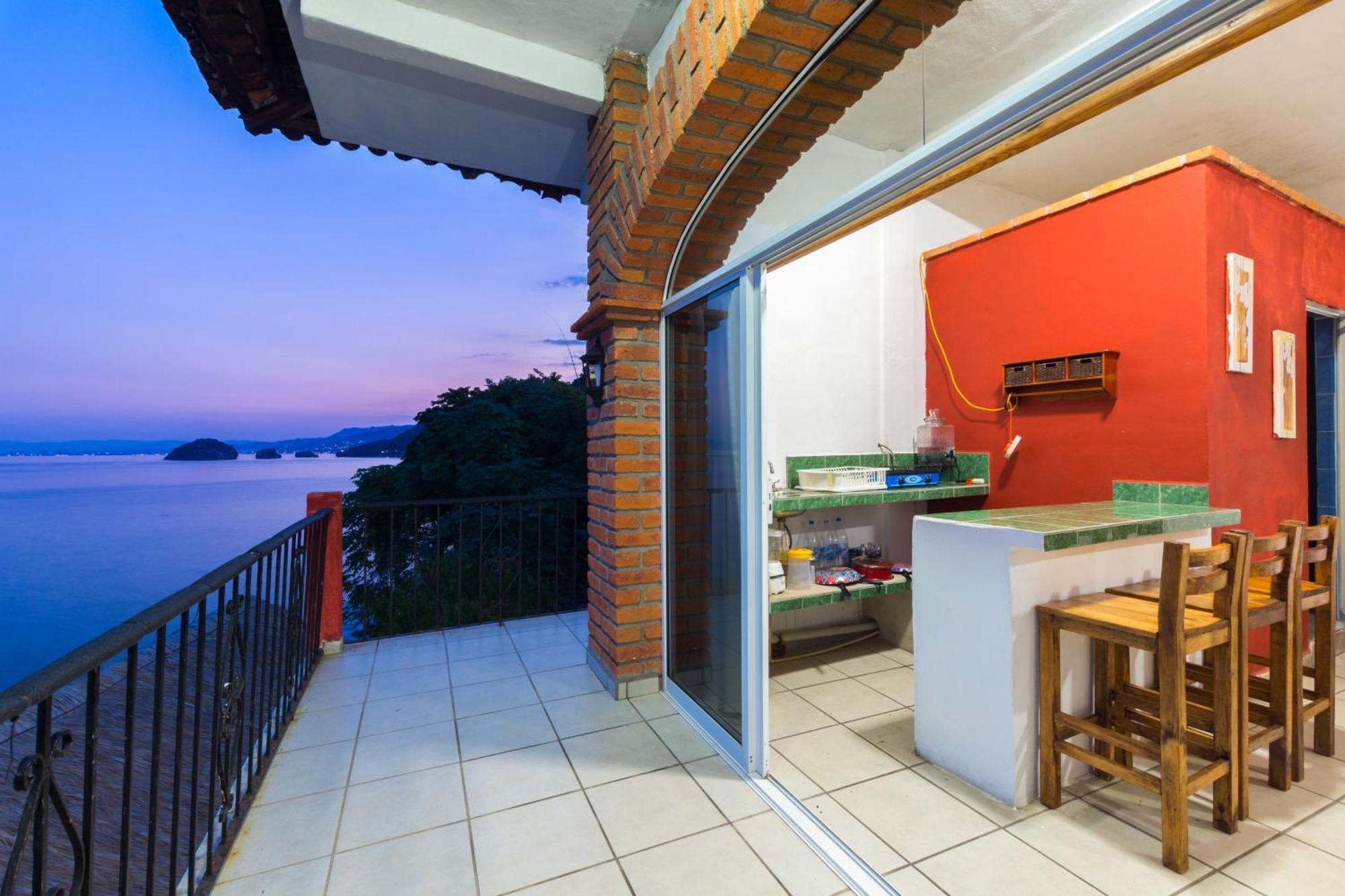 Traditional Sierra Leon Oceanfront Rooms - Adults Only Пуэрто-Вальярта Экстерьер фото