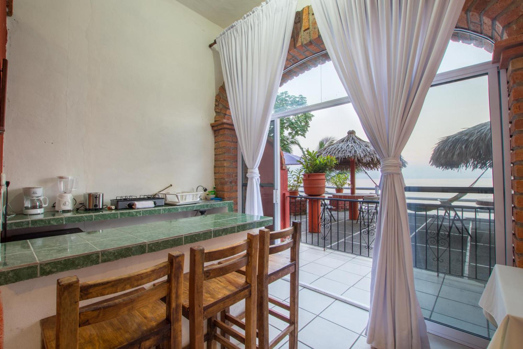 Traditional Sierra Leon Oceanfront Rooms - Adults Only Пуэрто-Вальярта Экстерьер фото