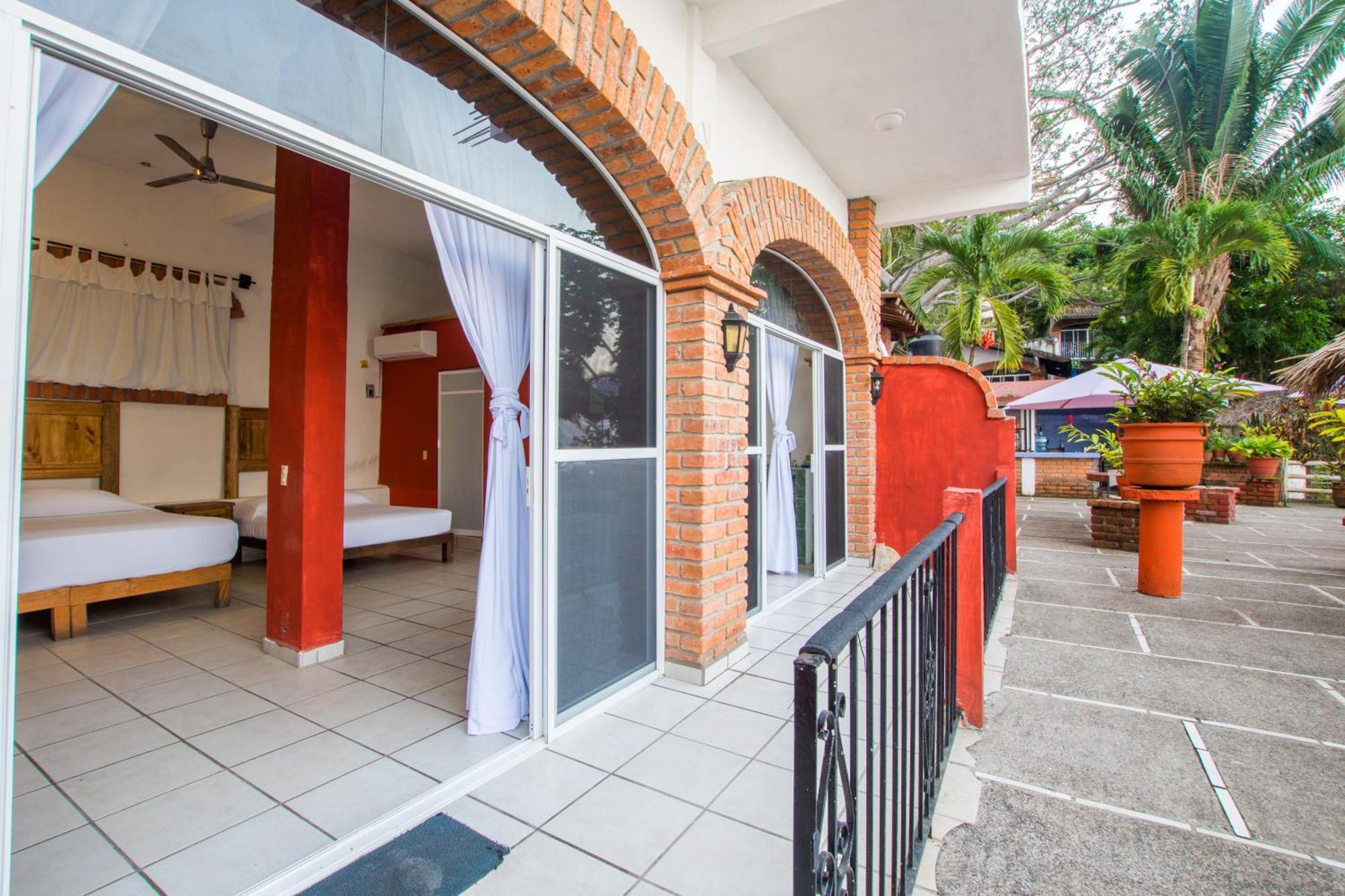 Traditional Sierra Leon Oceanfront Rooms - Adults Only Пуэрто-Вальярта Экстерьер фото