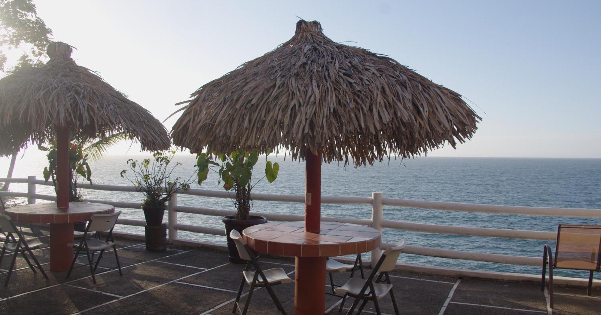 Traditional Sierra Leon Oceanfront Rooms - Adults Only Пуэрто-Вальярта Экстерьер фото