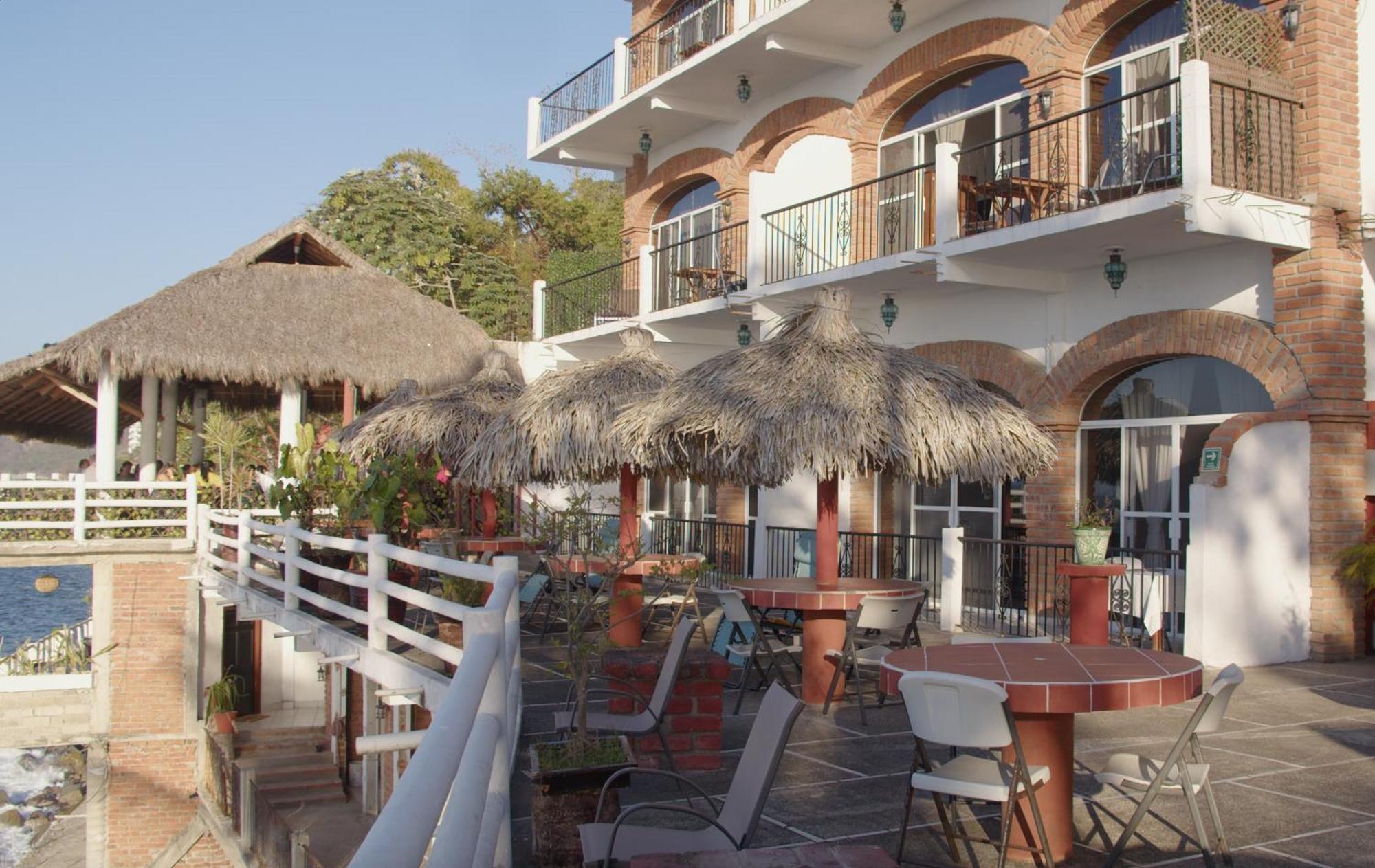 Traditional Sierra Leon Oceanfront Rooms - Adults Only Пуэрто-Вальярта Экстерьер фото