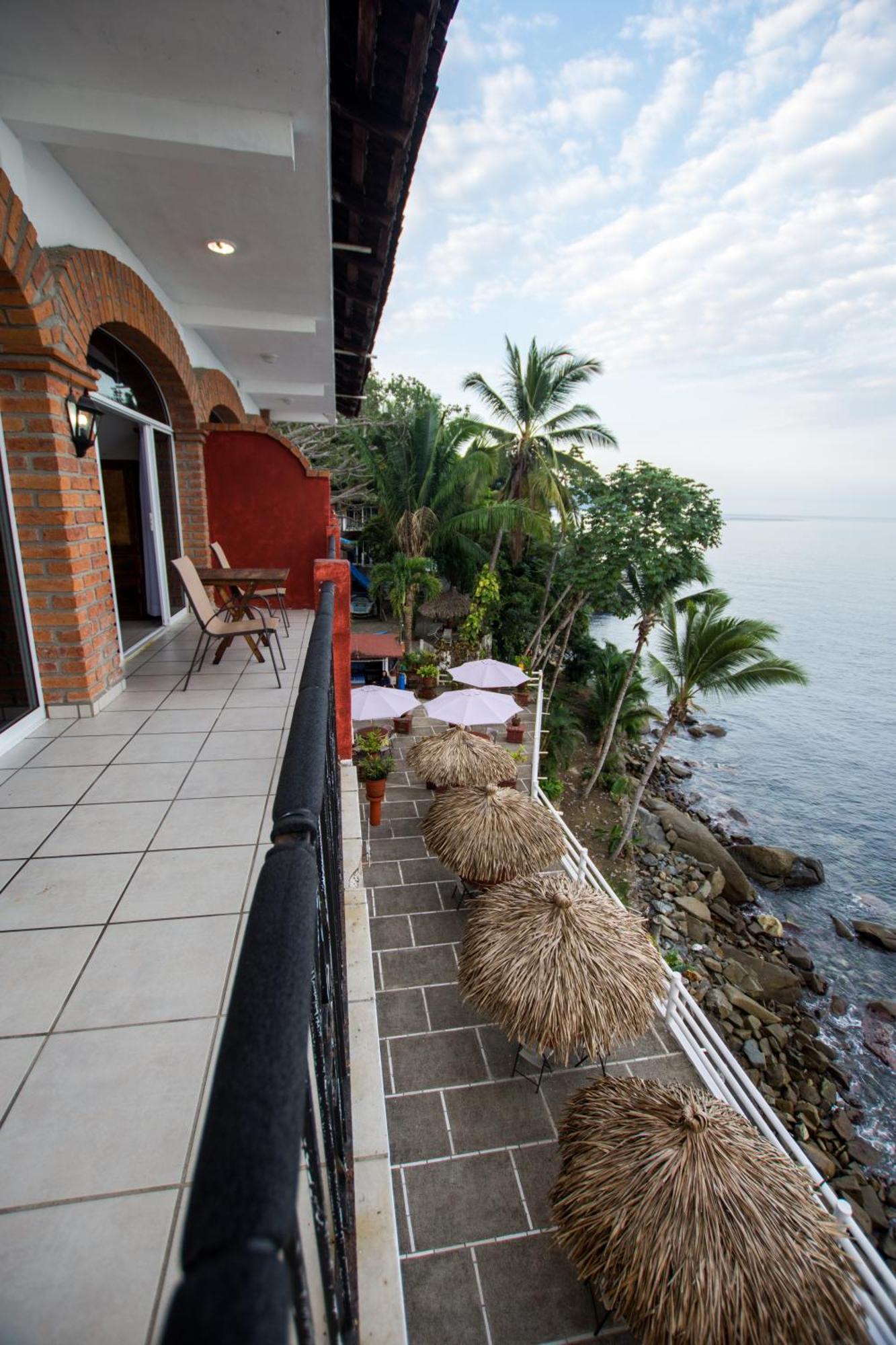 Traditional Sierra Leon Oceanfront Rooms - Adults Only Пуэрто-Вальярта Экстерьер фото